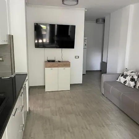 Apartament Alezzi דירה *